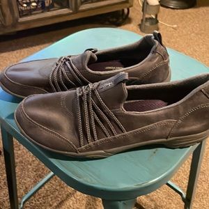 Womens size 8, worn once, Skechers Memory Foam